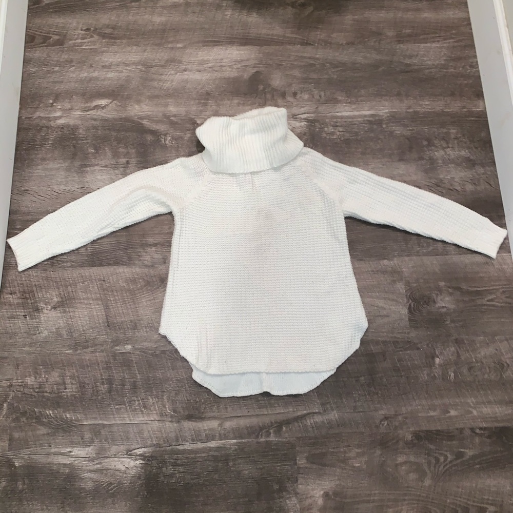 Tops - Picture 3 of 4